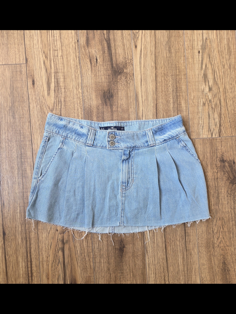 Hollister Light Wash Low Rise  Denim Pleated Mini Skirt Size 27